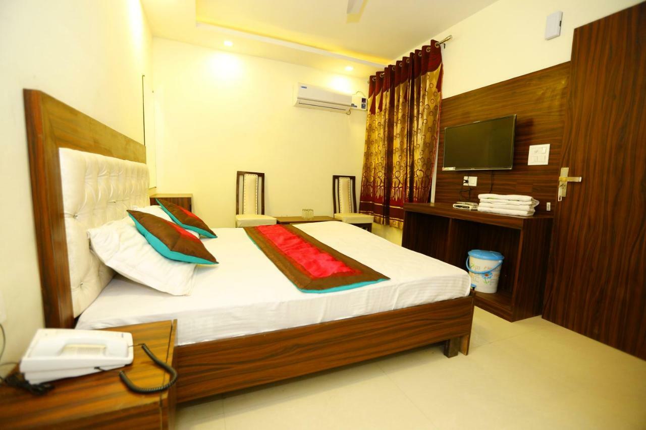 Hotel Golden Heart อัมริตสา ภายนอก รูปภาพ